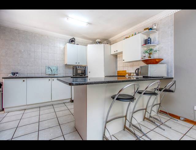 4 BEDROOM TOWNHOUSE RENTED IN ALLEN'S NEK